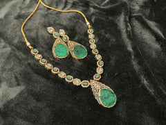 Royal Emerald Teardrop Polki Necklace Set – Luxury Bridal Statement Jewelry