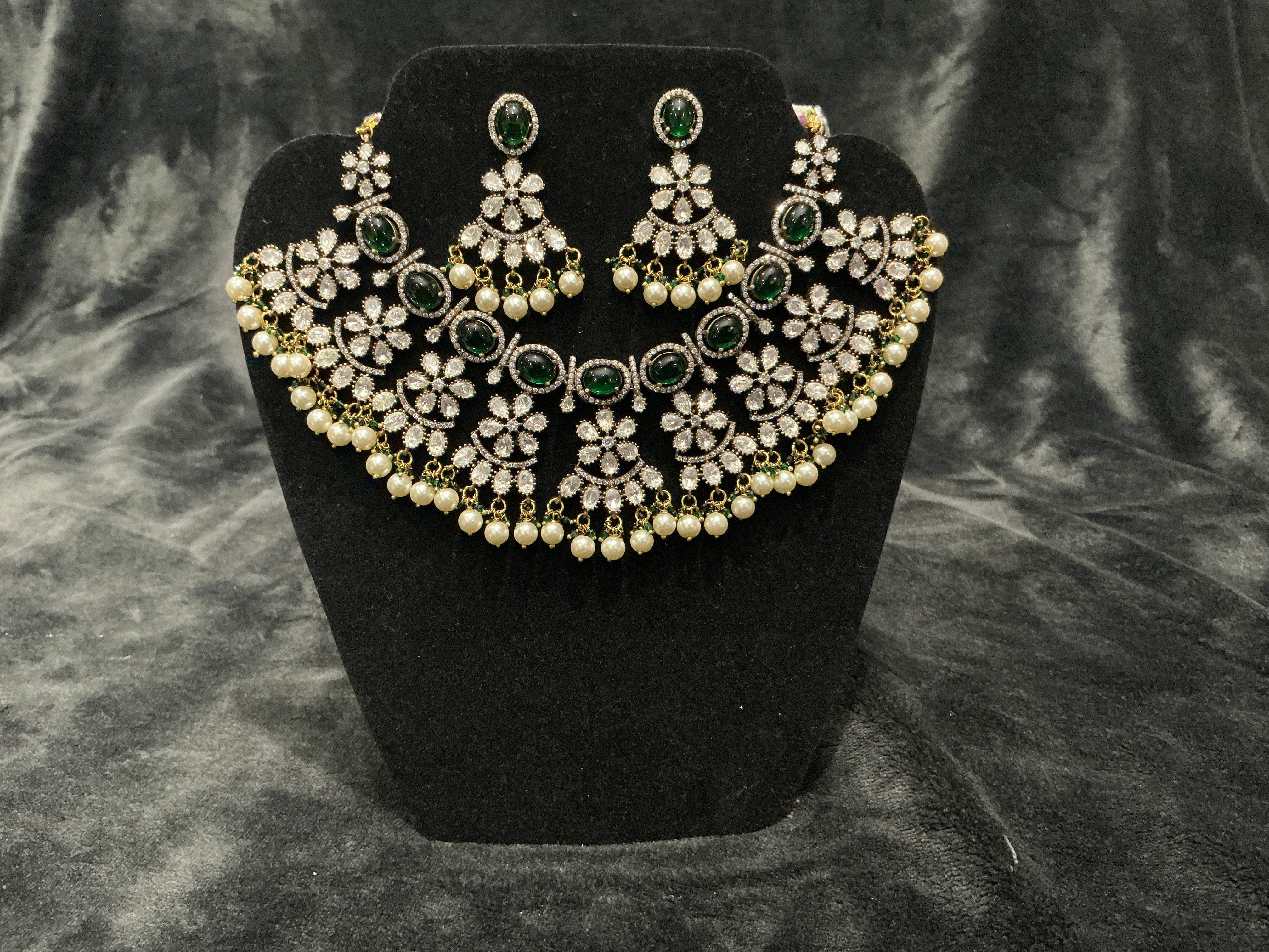 emerald green floral choker necklace